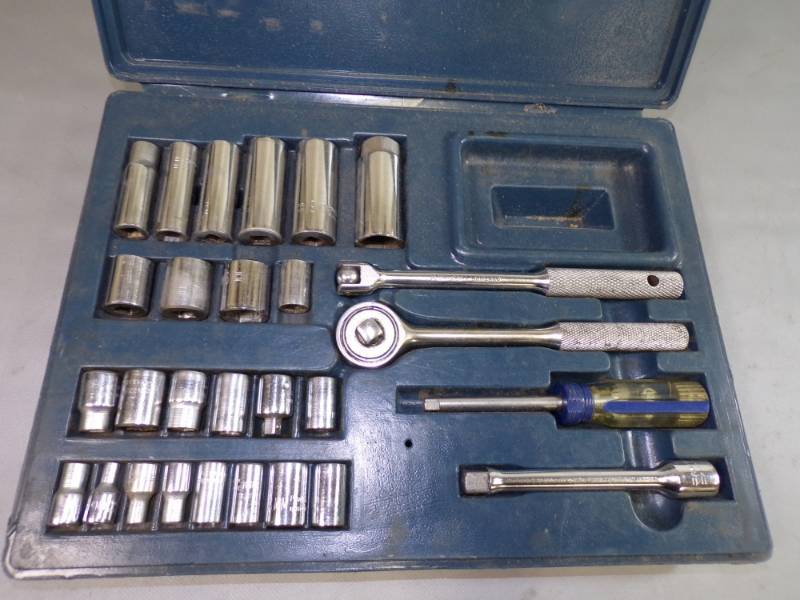 lot 81 image: Wards Metric Socket Set