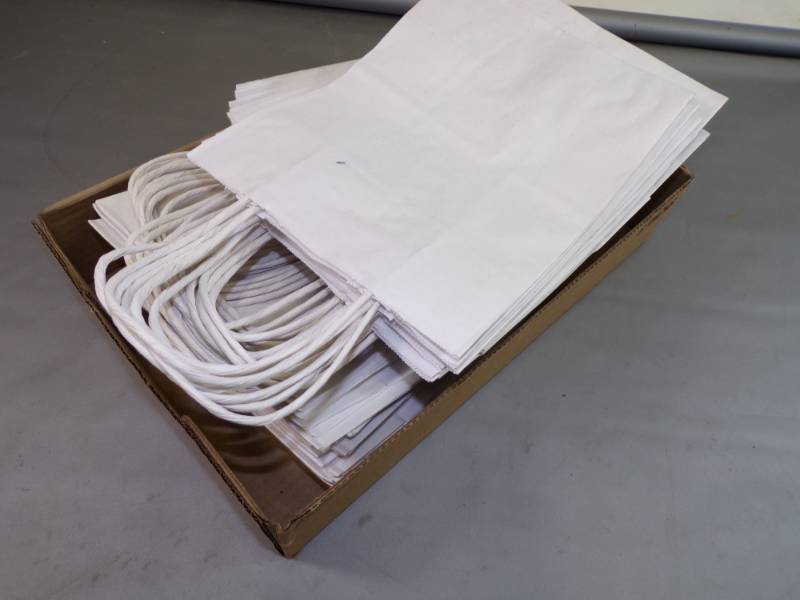 lot 83 image: 50 White Gift Bags