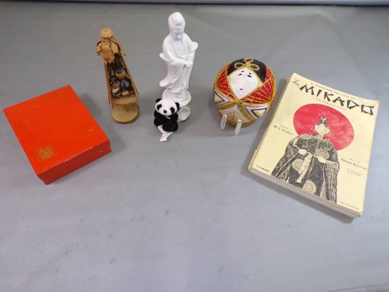 lot 88 image: Asian Items