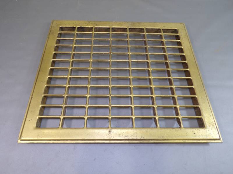 lot 98 image: Gold Grate