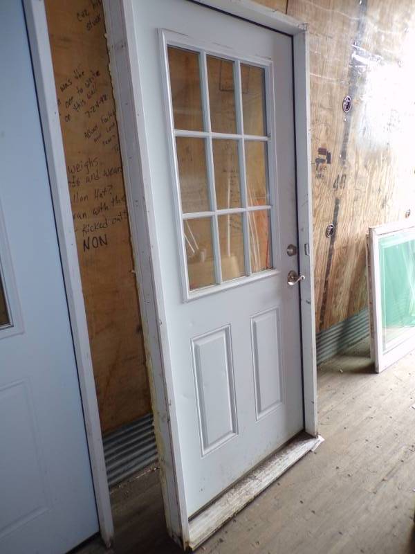 lot 119 image: Exterior Door with Window