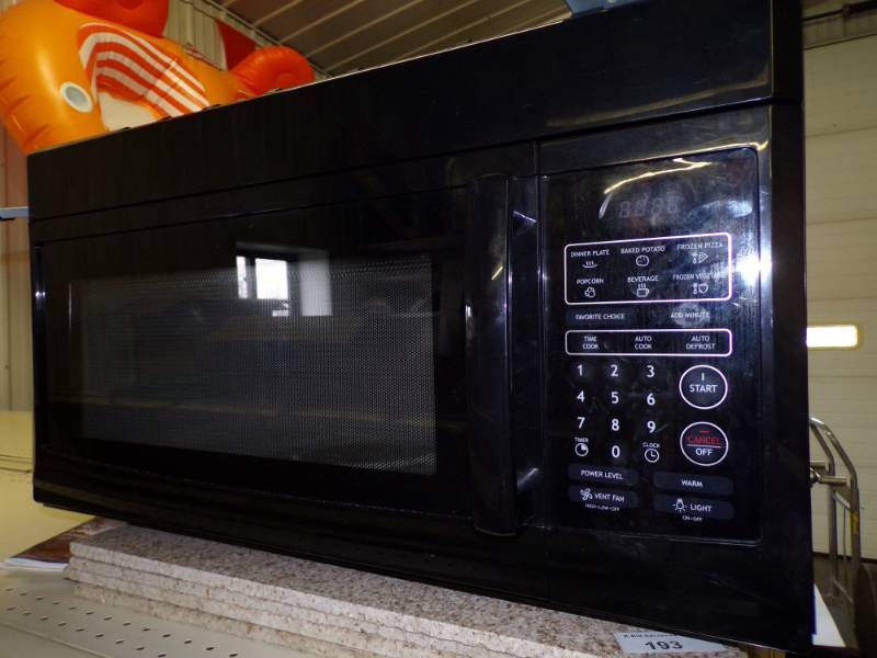 lot 123 image: Over the Oven Microwave