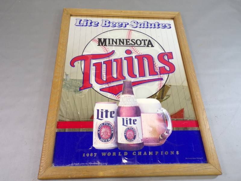 lot 126 image: Minnesota Twins Lite Beer Salutes 1978 World Champions Beer Mirror