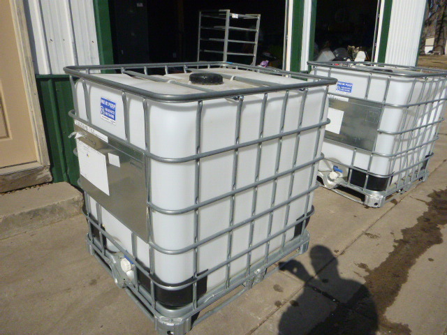 lot 20 image: 250 Gallon Plastic Tote with Metal Frame