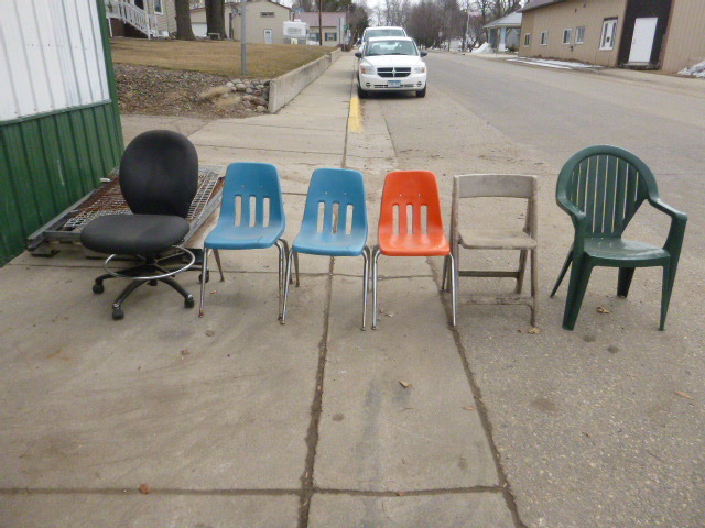 lot 25 image: 6 Chairs