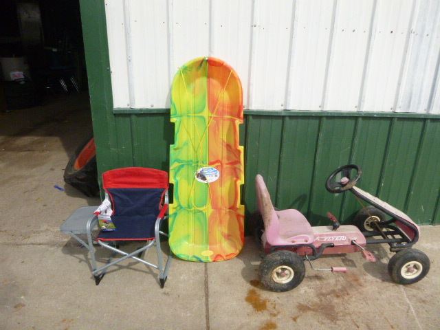 lot 32 image: Kids Items