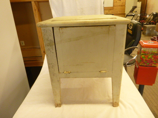 lot 79 image: Vintage Shine Rite Shoe Shine Kit