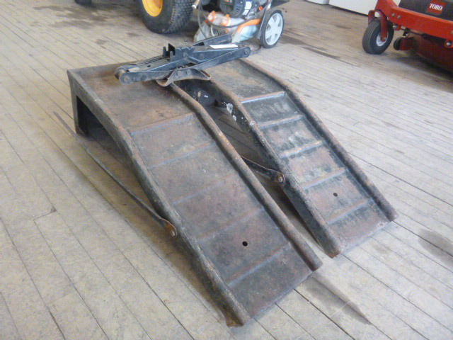 lot 34 image: 2 Car Ramps