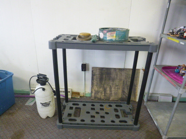 lot 35 image: Lawn Care Items