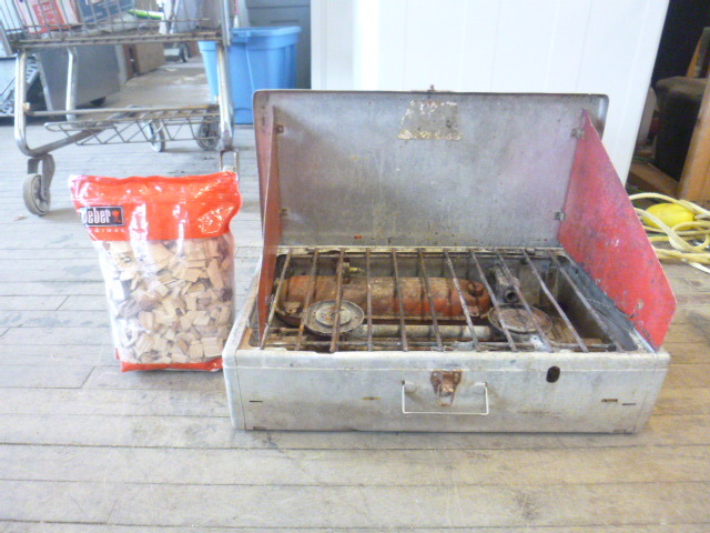 lot 39 image: Coleman 2 Burner Camp Grill