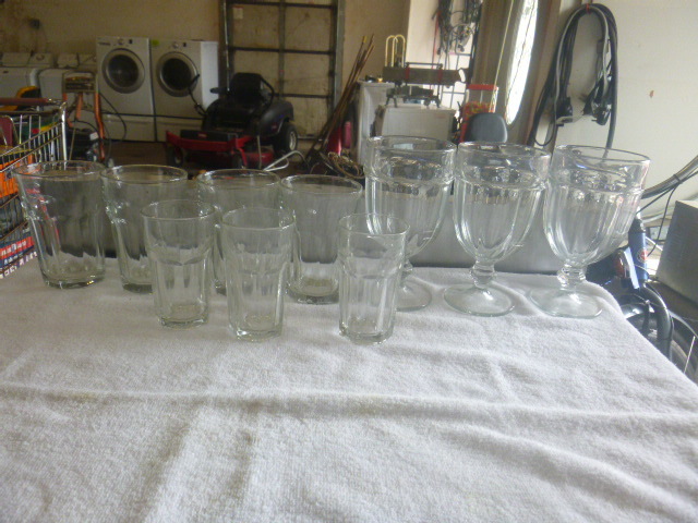 lot 41 image: Home Target Drinkware Set