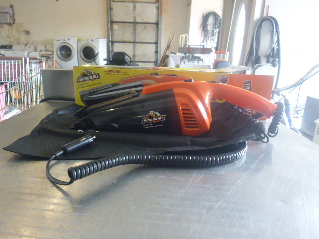 lot 43 image: Armorall 12 Volt Car Vac