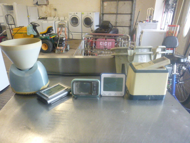 lot 49 image: Used Wireless Weather Stations