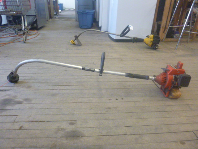 lot 52 image: Homelite 15 Cut Weed Whip