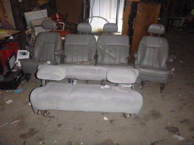 lot 66 image: Mini Van Seats