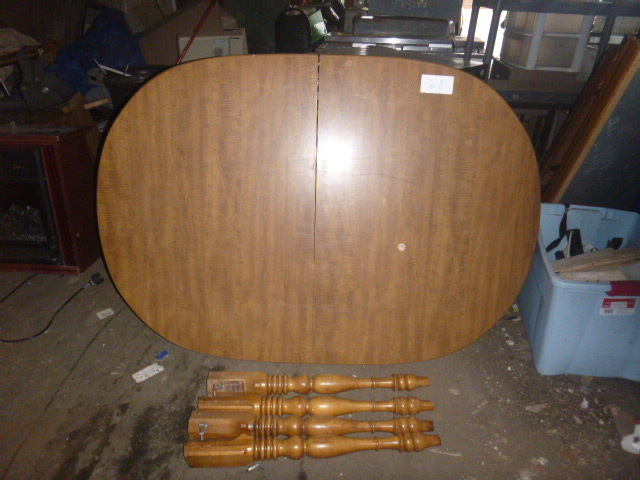 lot 68 image: Dinette Table