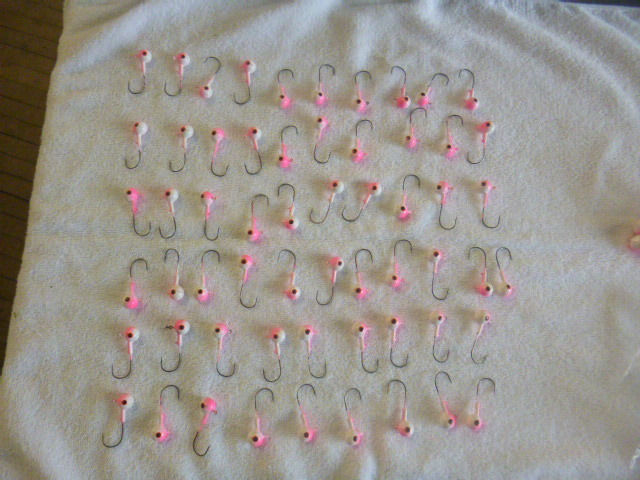 lot 73 image: Pink-White Jigs