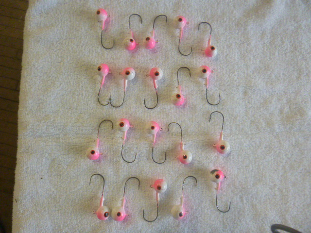 lot 75 image: Pink-White Jigs