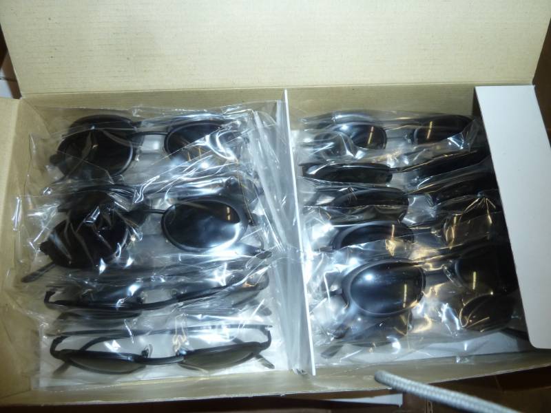 lot 30 image: 22 sunglasses...