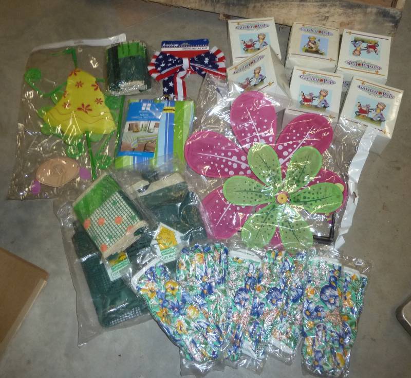 lot 32 image: Garden lot - gloves, whirlygigs, to...