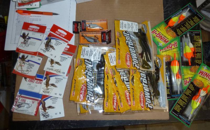 lot 40 image: lot of fishing items, 2 rapala lure...