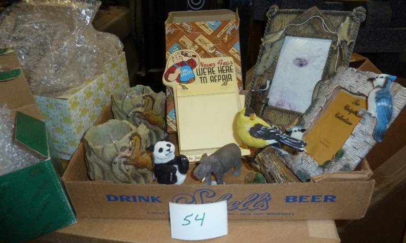 lot 54 image: New giftware items, 2 horse pen hol...