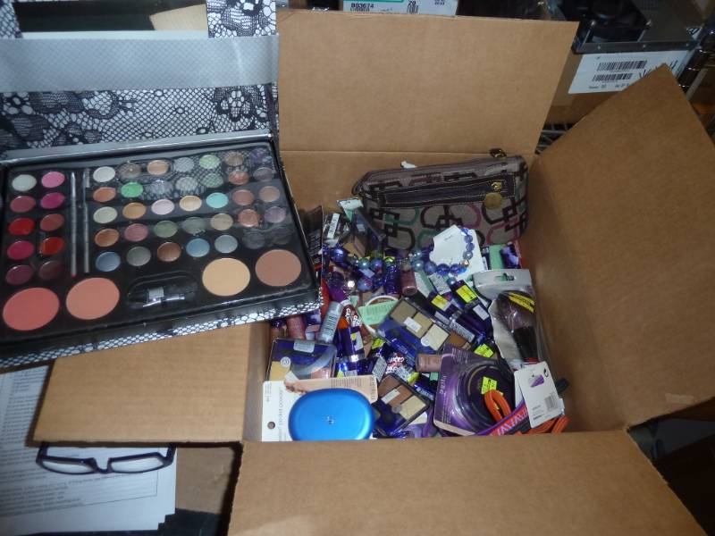 lot 66 image: Lot of cosmetics ...