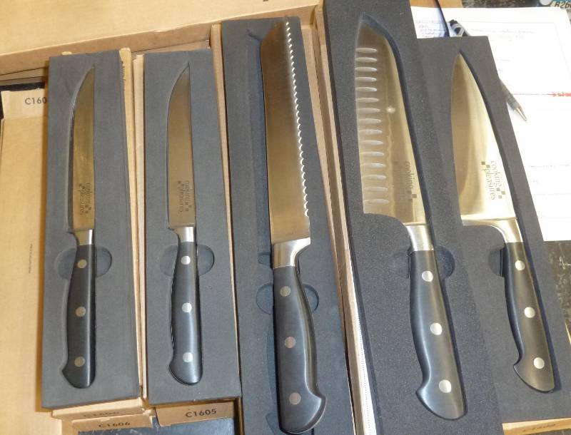 lot 103 image: new kitchen knives,  med chef, sant...