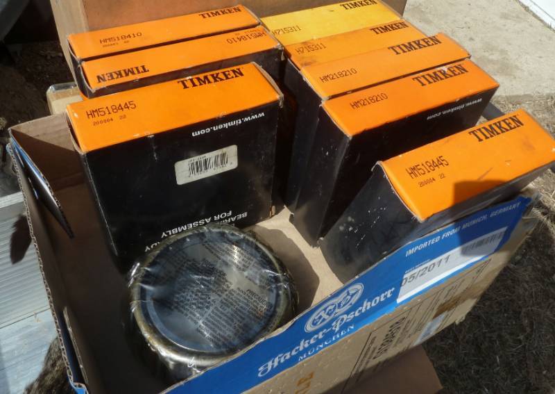 lot 128 image: group of large truck bearings, cup ...