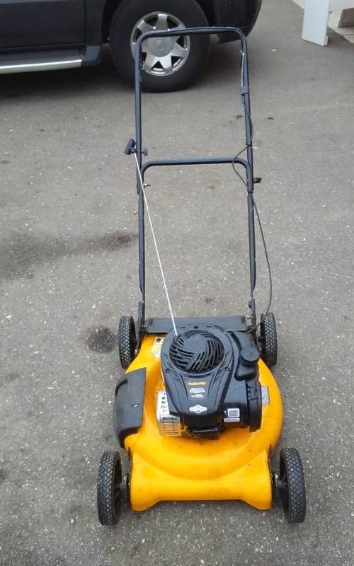 lot 1 image: Poulon-Pro 550 EX 21 Inch Deck Mower Runs & Works