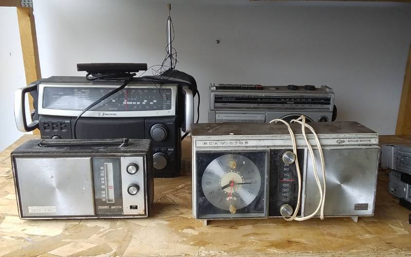lot 9 image: 4 Portable Radios Some Vintage