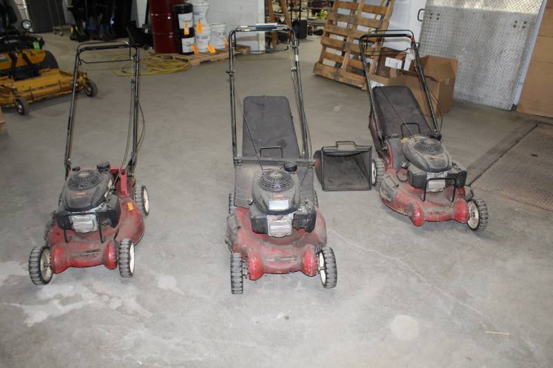 lot 170 image: Honda,Toro Push Lawn Mowers