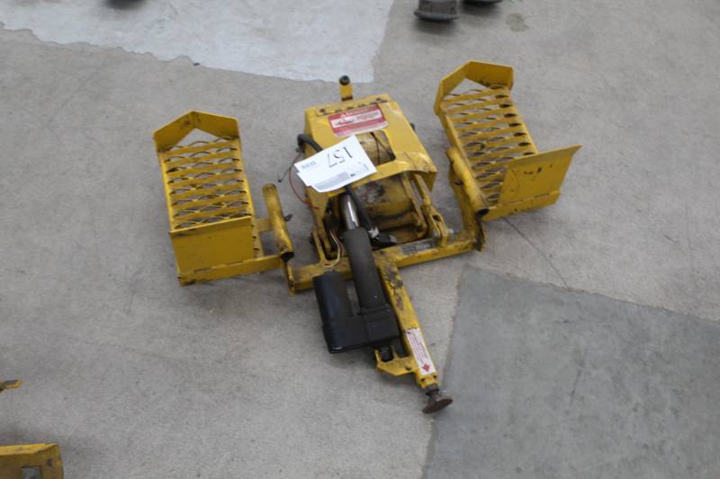 lot 157 image: Walker Implement Hitch