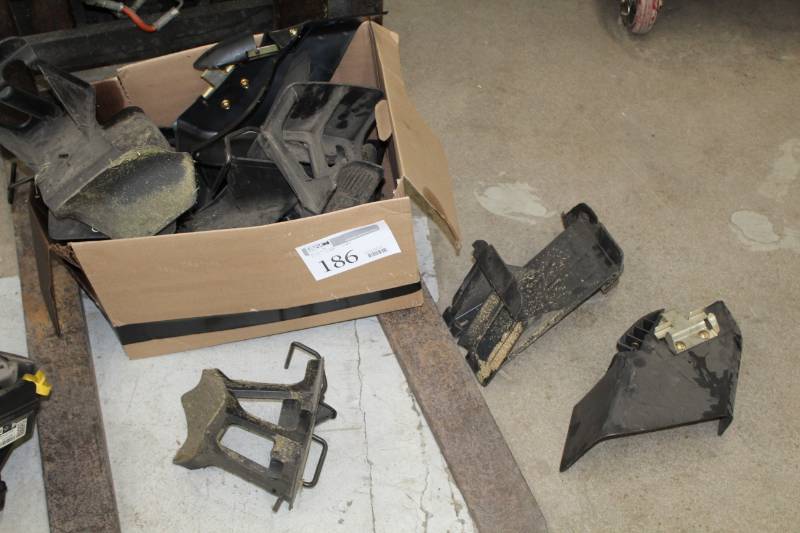 lot 186 image: Toro Mulch Plug & Side Discharge Chutes
