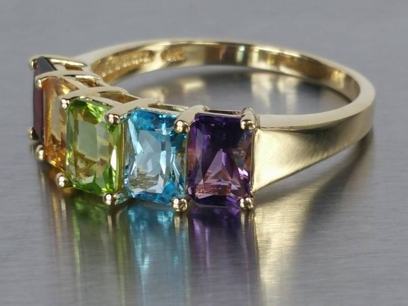 lot 12 image: Ladies Multi-Colored Gemstone Estate Ring set in 14k Yellow Gold