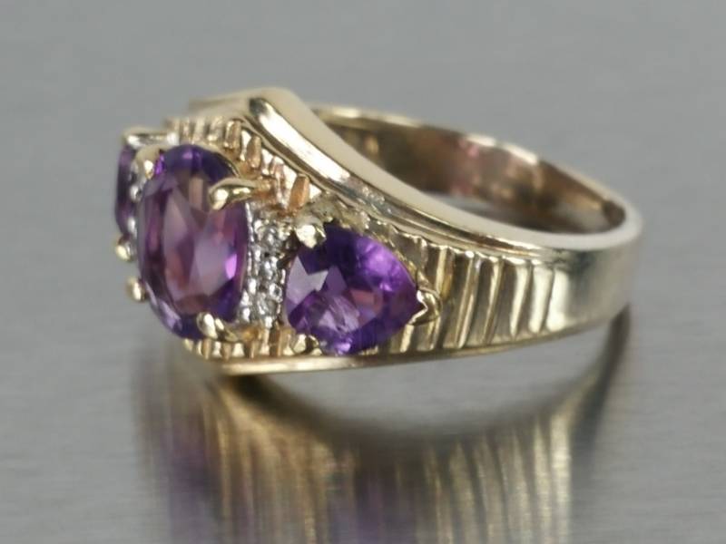 lot 19 image: Ladies Amethyst and Diamond Estate Ring in 10k Yellow Gold