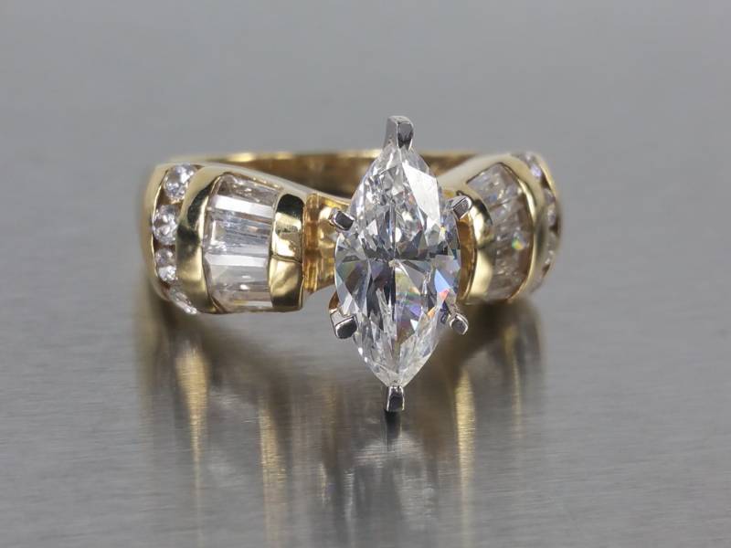 lot 21 image: High-Quality Cubic Zirconia Estate Ring in 10k Yellow Gold