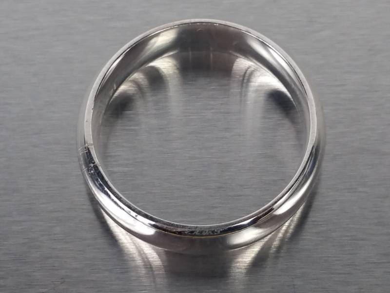 lot 22 image: Mens Comfort Fit 14k White Gold Wedding Band