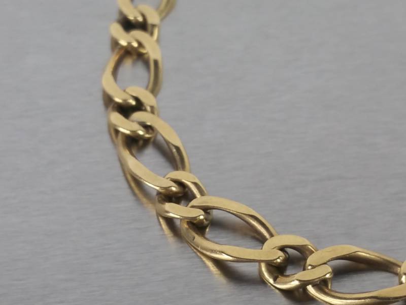 lot 23 image: 14k Yellow Gold Figaro Estate Bracelet