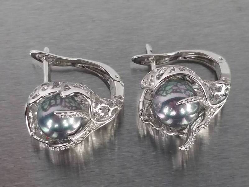 lot 31 image: Ladies South Sea Pearl Estate Earrings