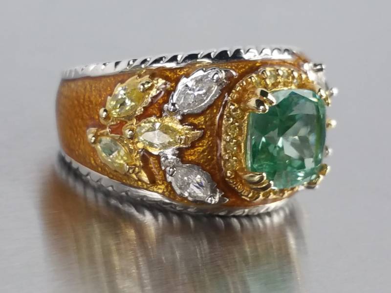 lot 36 image: Beautifully Designed Mint Beryl Estate Ring in Sterling Silver