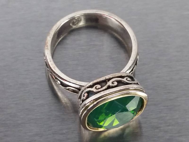 lot 46 image: Ladies Fashion Estate Ring