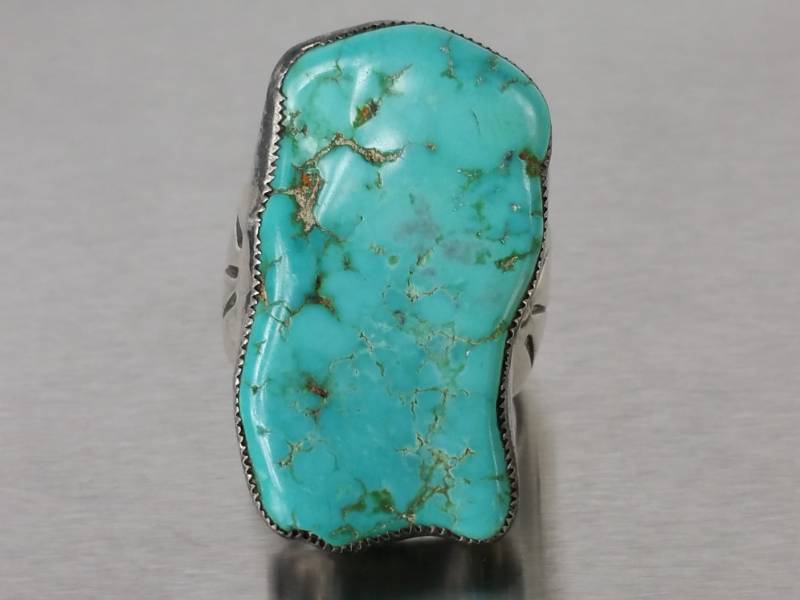 lot 54 image: Large, Amazing Turquoise Sterling Silver Southwest Estate Ring