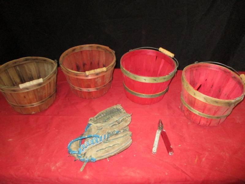 Baseball glove and Medium Barry Baskets