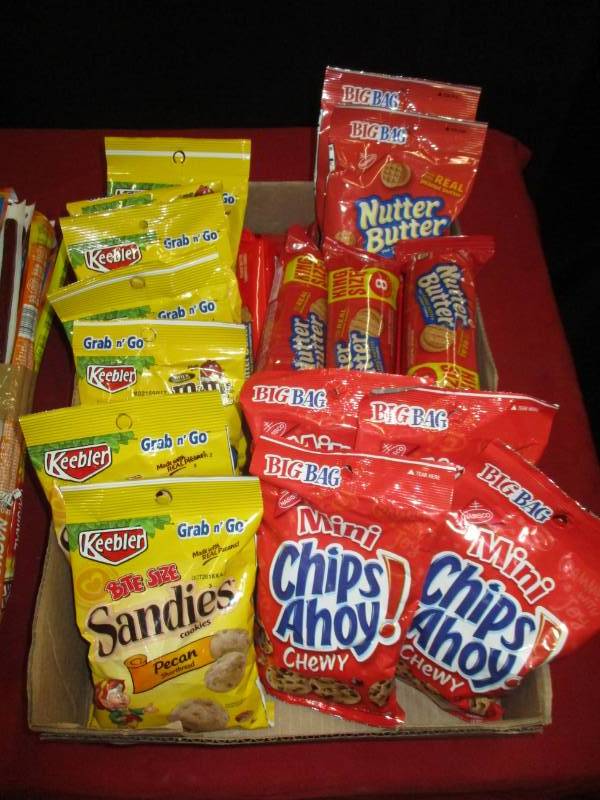 23 snacks of nutter butter and sandie cookies