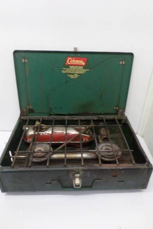 Vintage Coleman Stove 425E