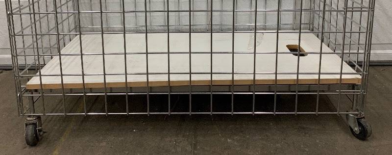 lot 8 image: Metal Basket On Wheels
