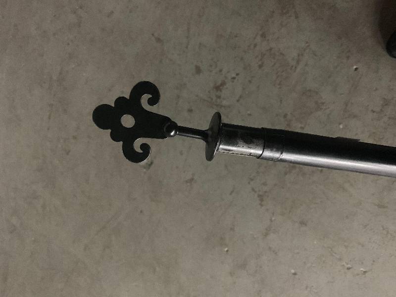 lot 14 image: Cutain Rod