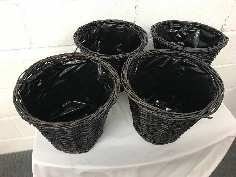 lot 24 image: Baskets Set Of 4