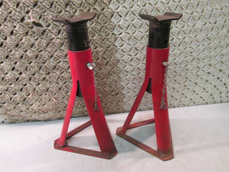 lot 4 image: Pair of Jack Stands  RMDR...